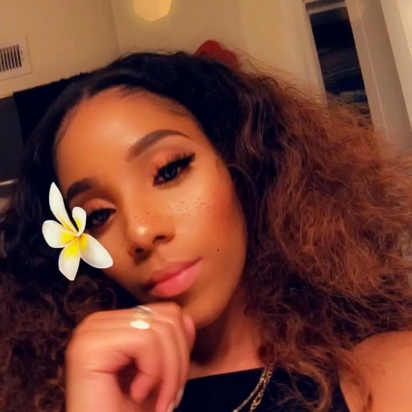 Meet your Posher, Shataia - Picture 1 of 1